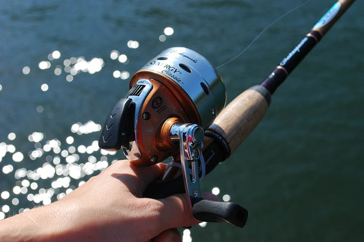 Electric Reels VS Spinning Reels  Ocean Fishing for DEEP Catches! 