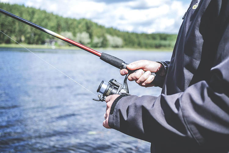 Picture of spinning reel in hand.