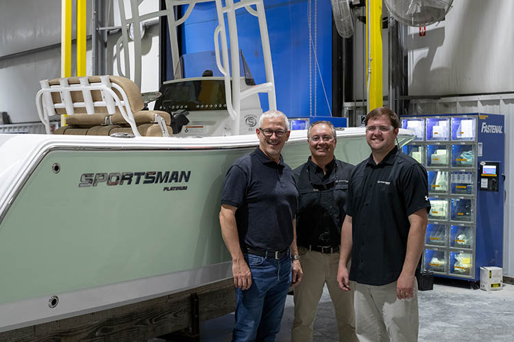 Cover image for the post NMMA President Visits Sportsman Boats