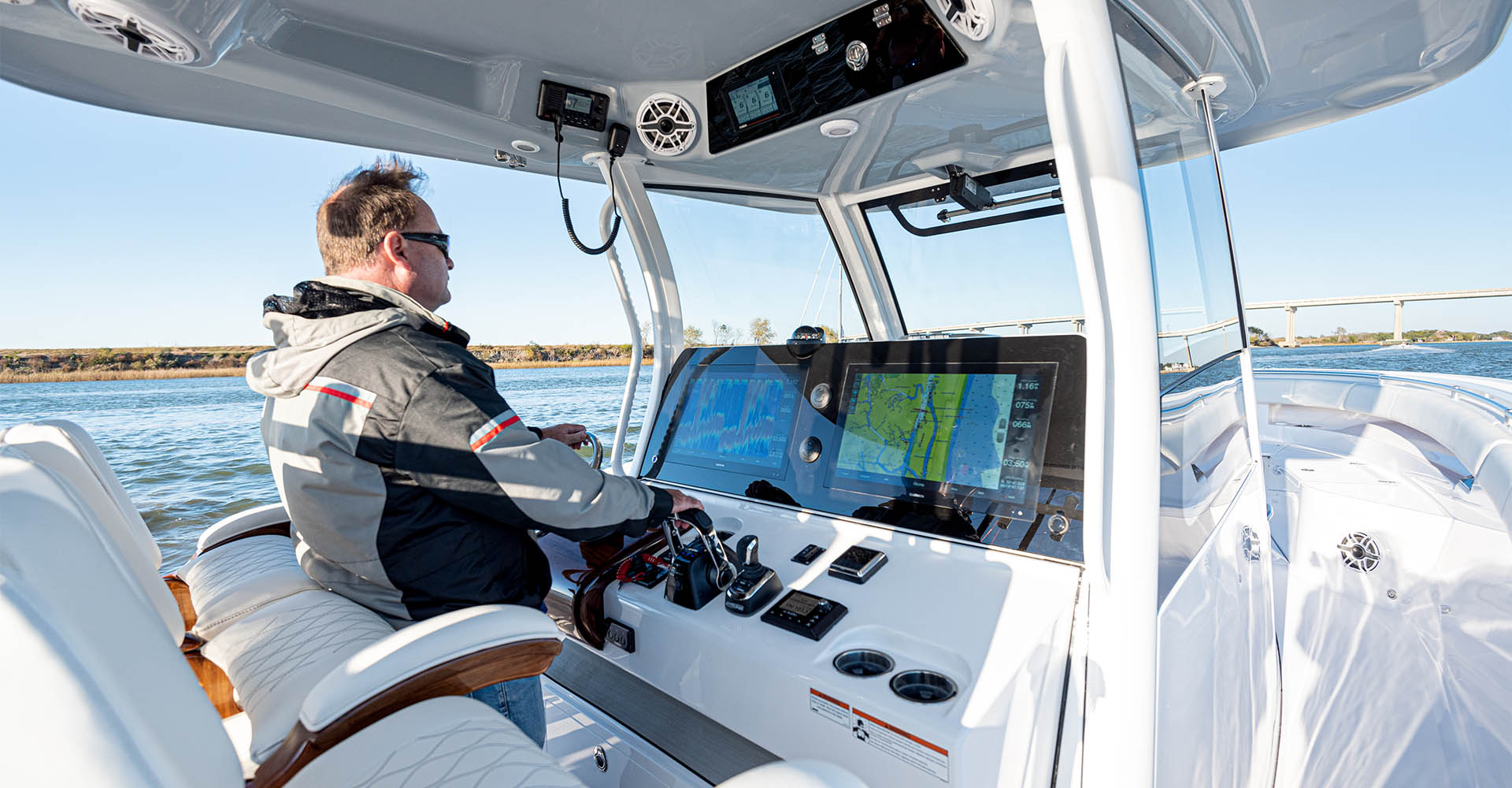 Main image of the Open 352 Center Console.