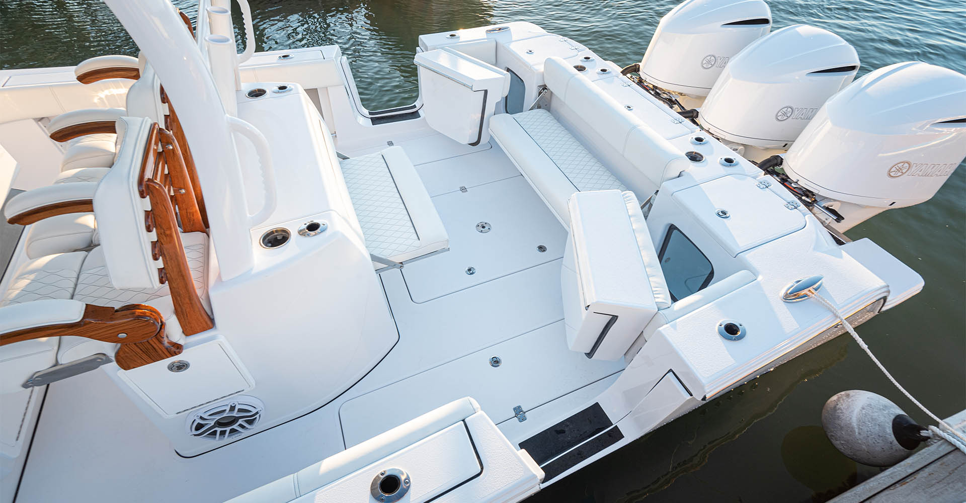 Main image of the Open 352 Center Console.