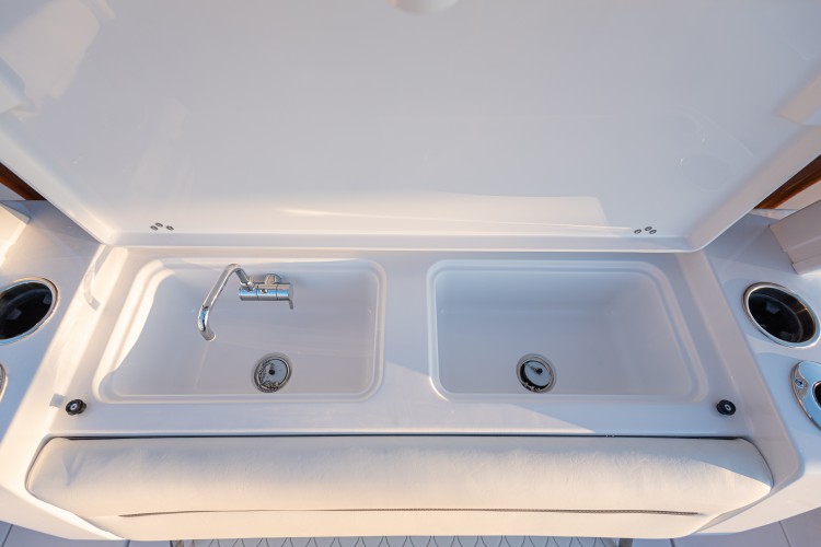 2020 Sportsman Open 352 Center Console Running Water