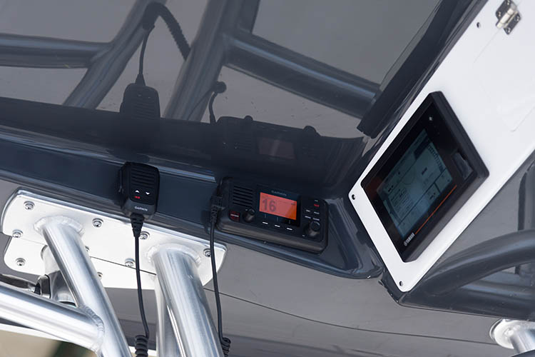 Detail image of Garmin VHF 110 Radio w/ Antenna
