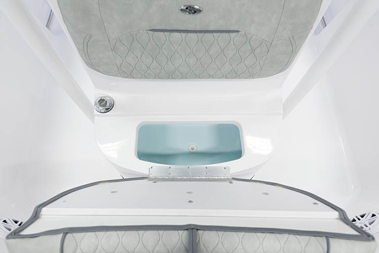 Open 232 Center Console · Features Sportsman Boats