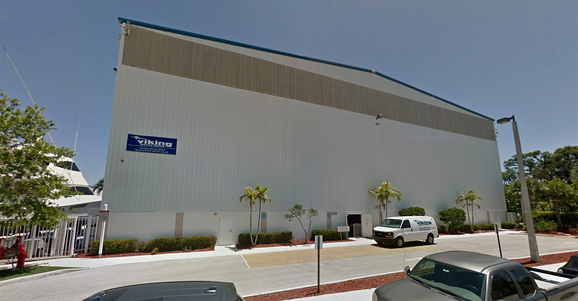 Store front image for the dealership located at Riviera Beach, FL