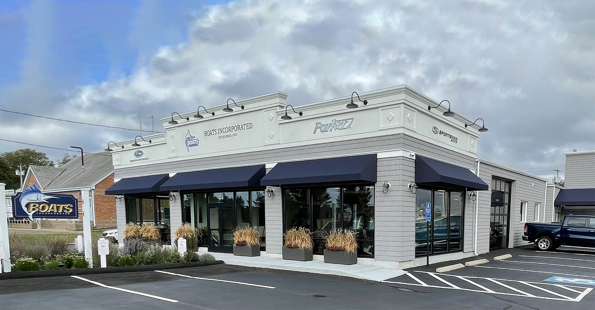 Store front image for the dealership located at Niantic, CT