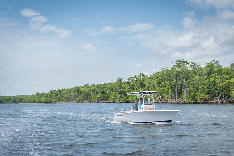 2019 Sportsman Heritage 211 Center Console Boat