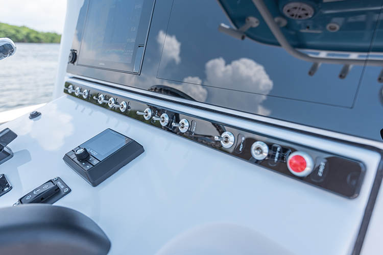 2019 Sportsman Heritage 241 Center Console Boat