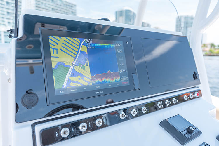 2019 Sportsman Heritage 241 Center Console Boat