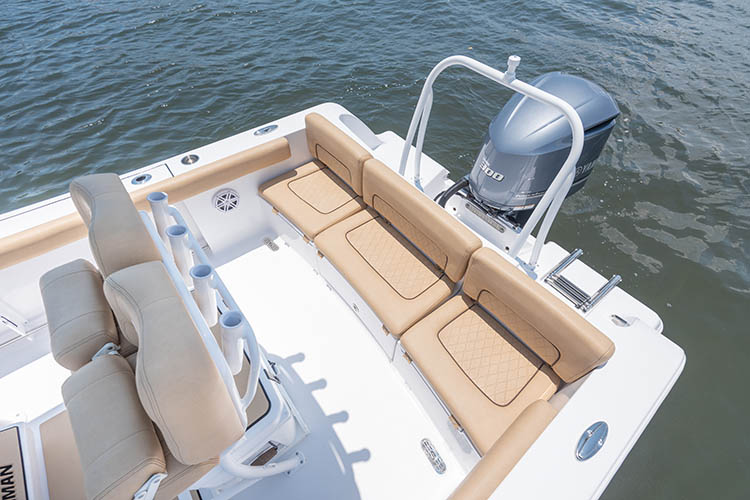 2019 Sportsman Heritage 241 Center Console Boat