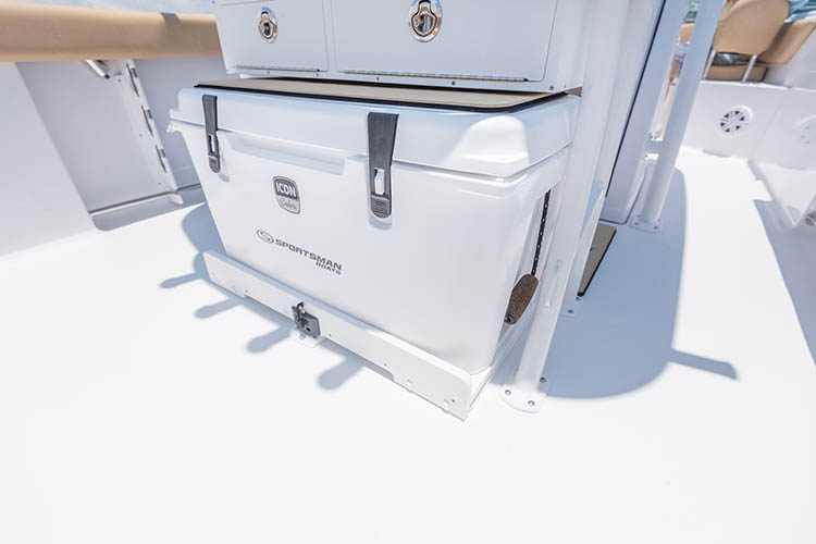 2019 Sportsman Heritage 241 Center Console Boat