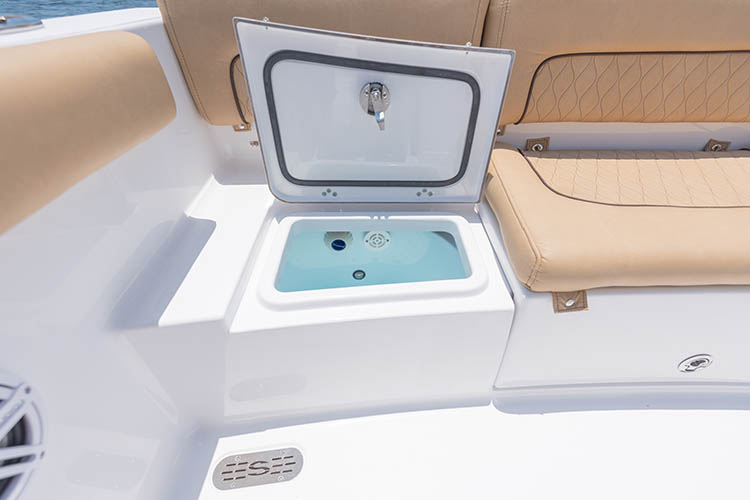 2019 Sportsman Heritage 241 Center Console Boat