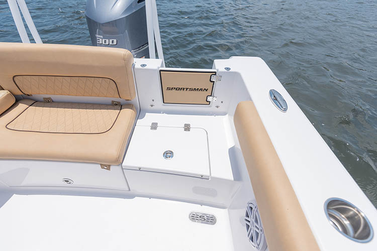 2019 Sportsman Heritage 241 Center Console Boat