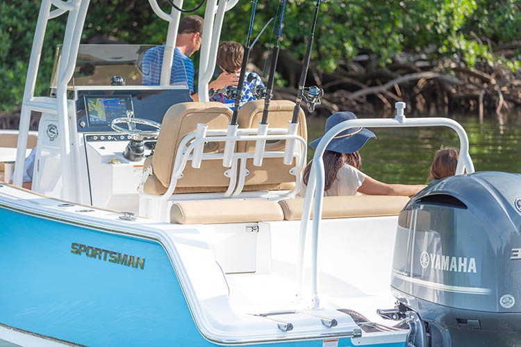 2019 Sportsman Heritage 241 Center Console Boat