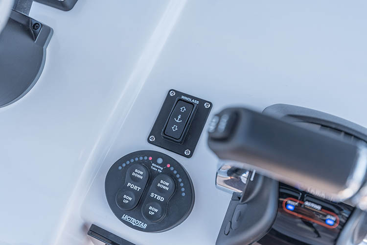 2019 Sportsman Heritage 251 Center Console Boat