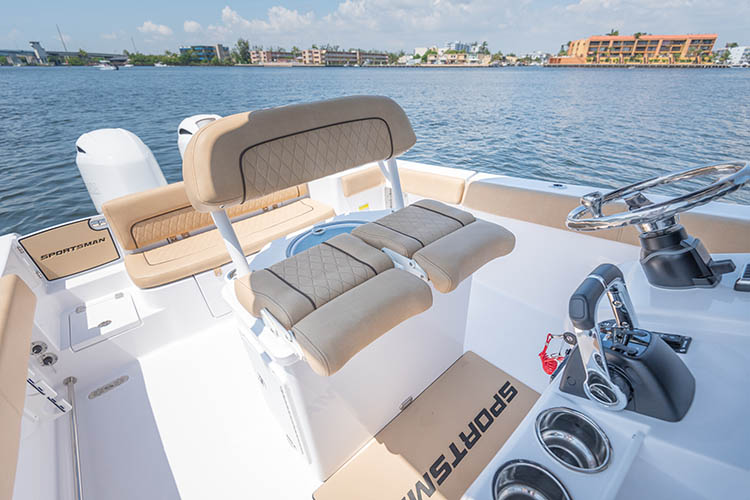 2019 Sportsman Heritage 251 Center Console Boat