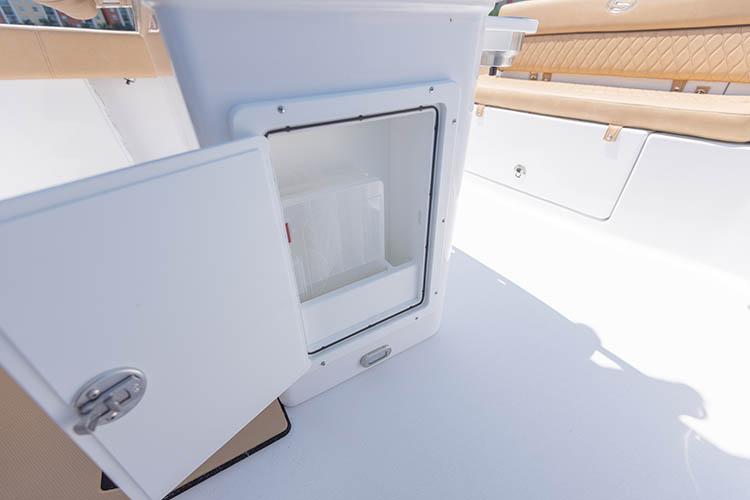 2019 Sportsman Heritage 251 Center Console Boat