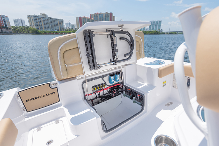 2019 Sportsman Heritage 251 Center Console Boat