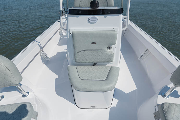 2019 Sportsman Masters 207 Bay Boat