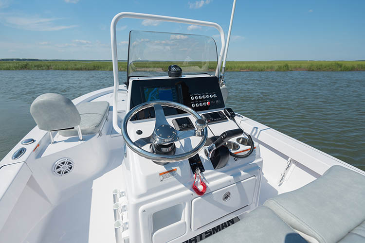 2019 Sportsman Masters 207 Bay Boat