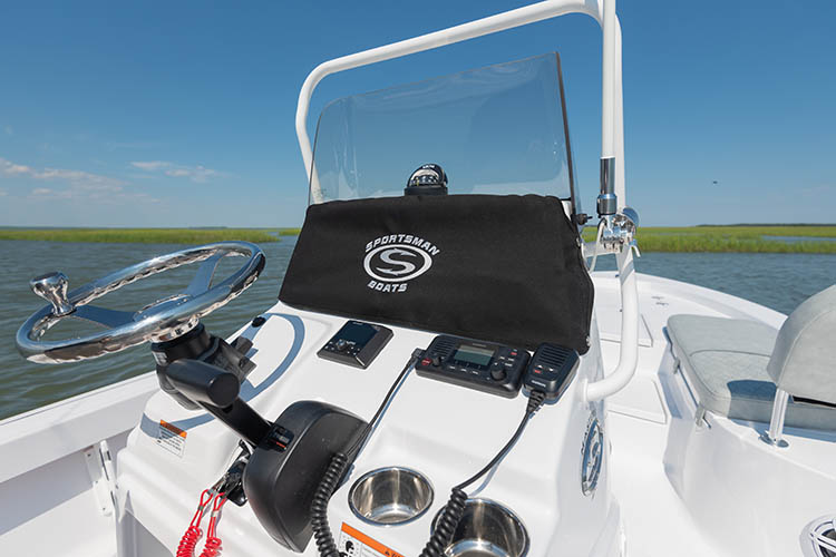 2019 Sportsman Masters 207 Bay Boat
