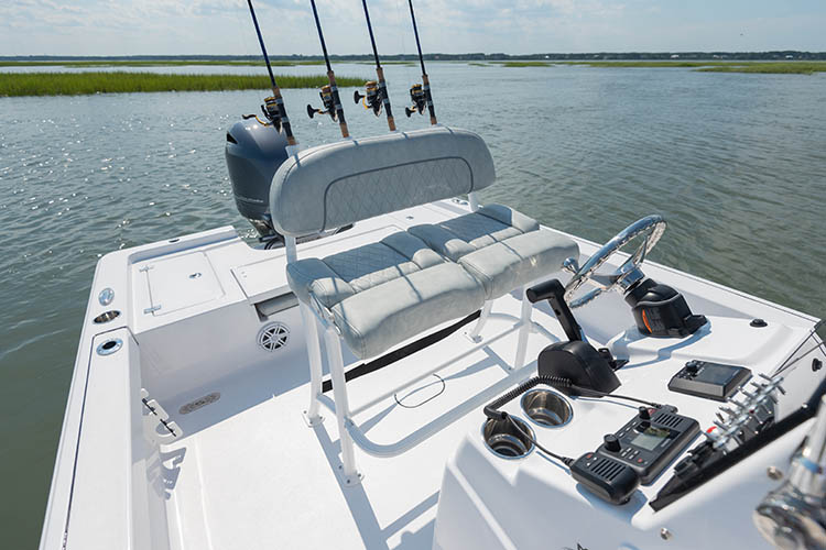 2019 Sportsman Masters 207 Bay Boat