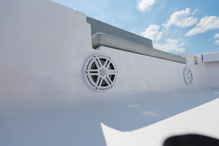 2019 Sportsman Masters 207 Bay Boat
