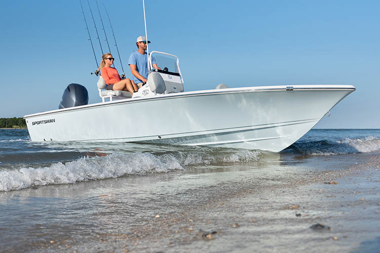 2019 Sportsman Masters 207 Bay Boat