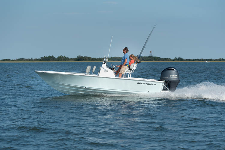 2019 Sportsman Masters 207 Bay Boat