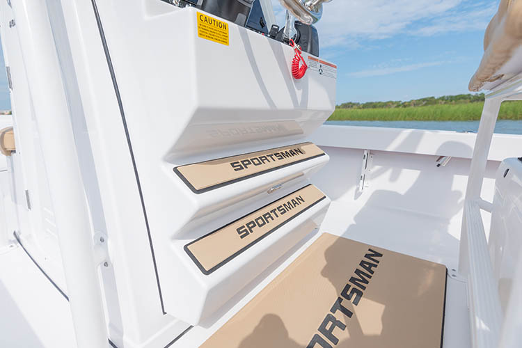 2019 Sportsman Masters 247 Bay Boat