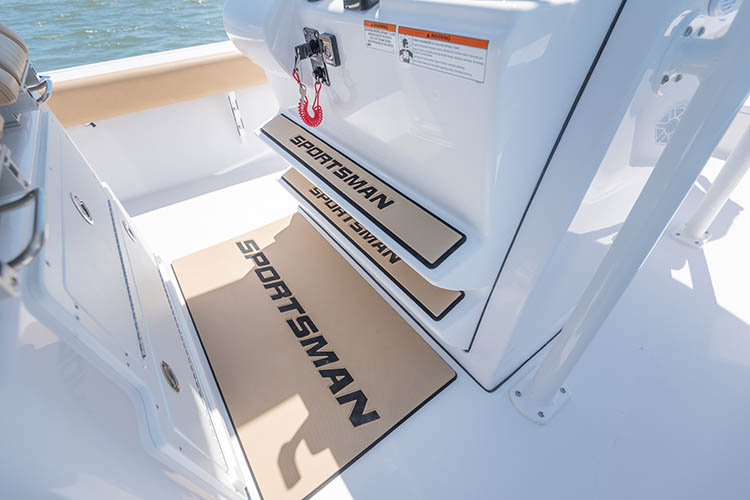 2019 Sportsman Masters 267 Bay Boat