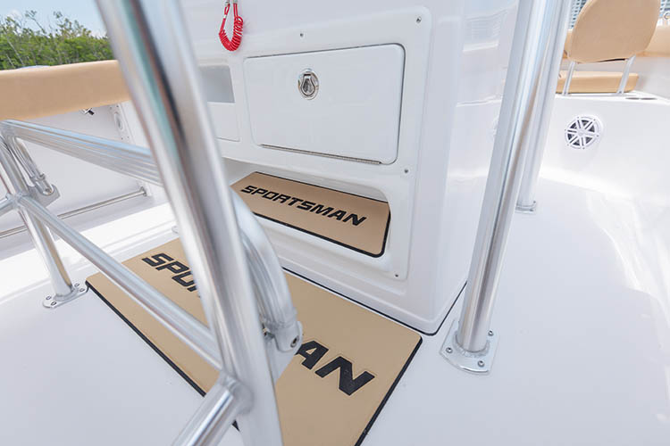 2019 Sportsman Open 212 Center Console Boat