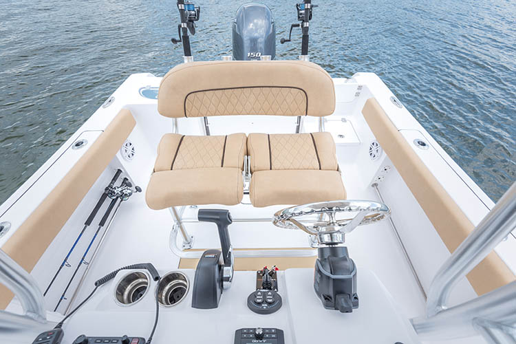 2019 Sportsman Open 212 Center Console Boat