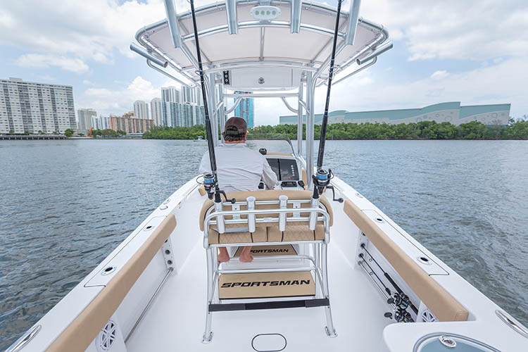 2019 Sportsman Open 212 Center Console Boat