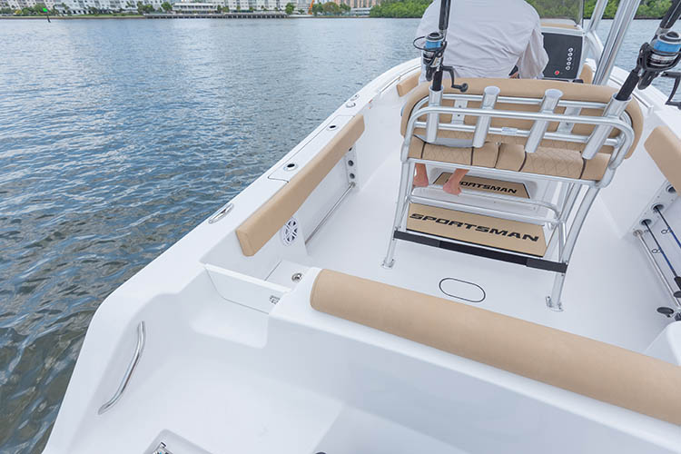 2019 Sportsman Open 212 Center Console Boat