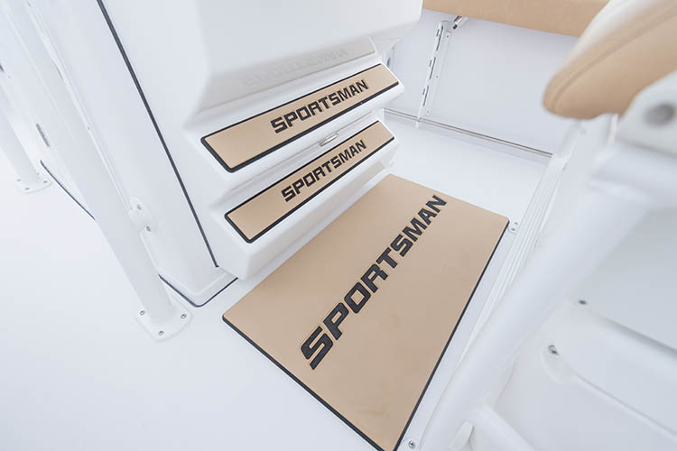 2019 Sportsman Open 242 Center Console Boat