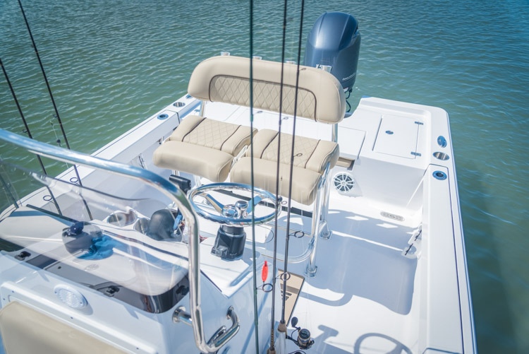 2018 Sportsman Masters 207 Center Console Bay Boat