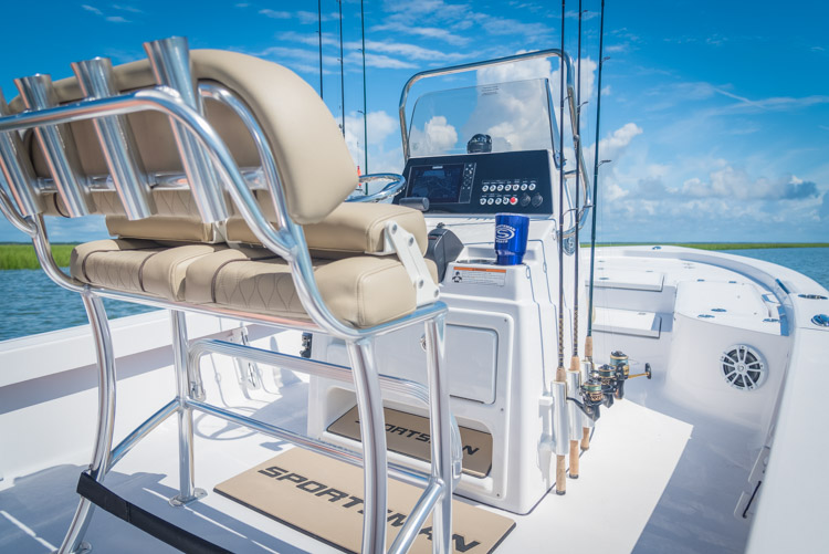 2018 Sportsman Masters 207 Center Console Bay Boat