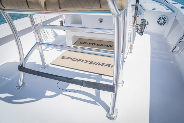 2018 Sportsman Masters 207 Center Console Bay Boat
