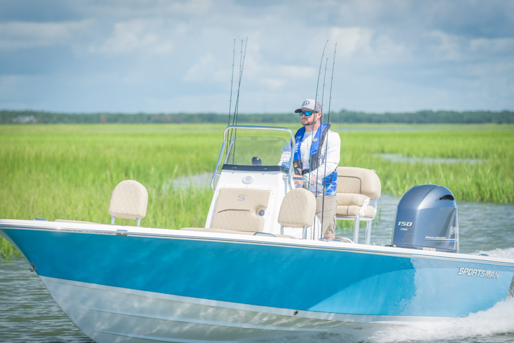 2018 Sportsman Masters 207 Center Console Bay Boat