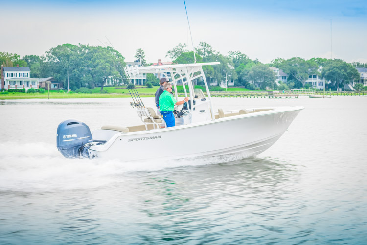 2018 Sportsman Heritage 211 Center Console Boat