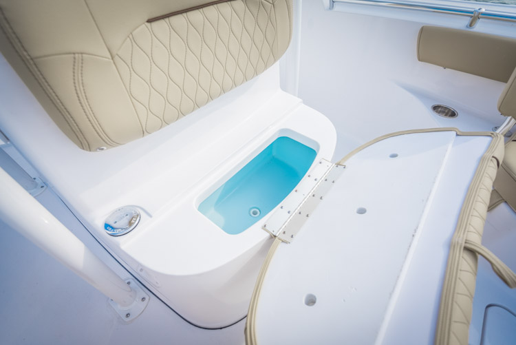 2018 Sportsman Heritage 211 Center Console Boat