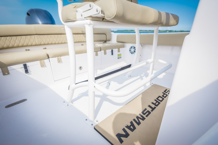 2018 Sportsman Heritage 211 Center Console Boat