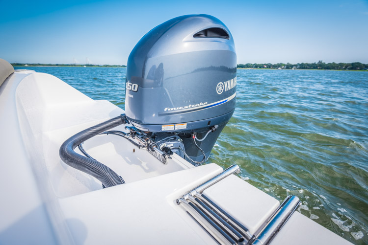 2018 Sportsman Heritage 211 Center Console Boat