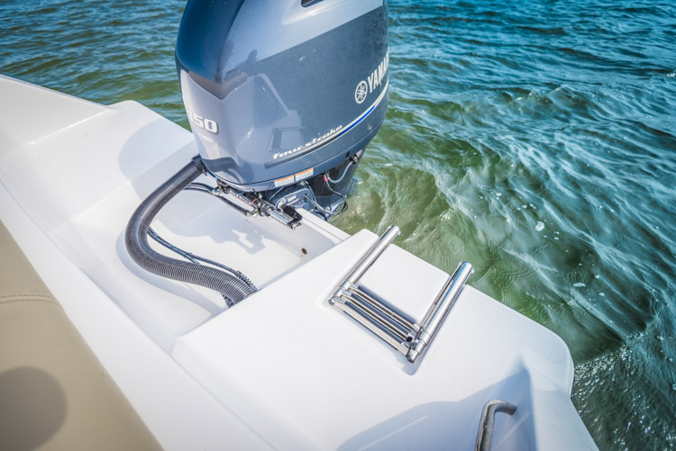 2018 Sportsman Heritage 211 Center Console Boat