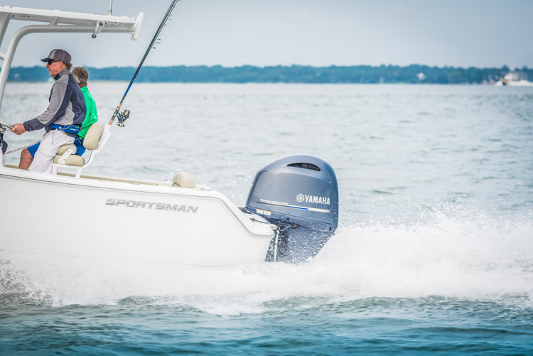 2018 Sportsman Heritage 211 Center Console Boat