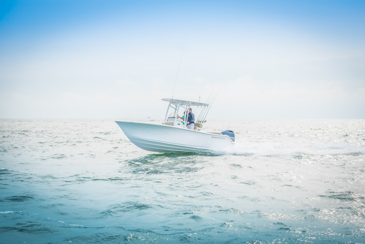 2018 Sportsman Heritage 211 Center Console Boat