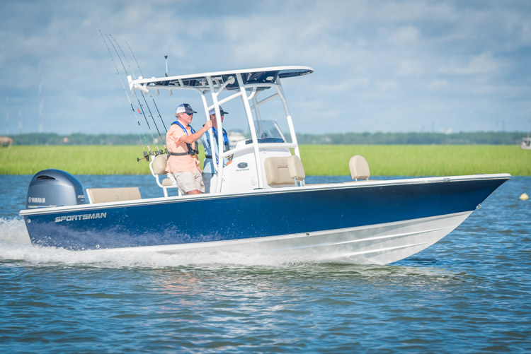 2018 Sportsman Masters 227 Center Console Bay Boat