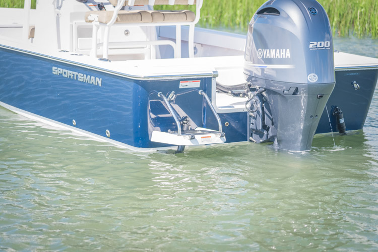 2018 Sportsman Masters 227 Center Console Bay Boat