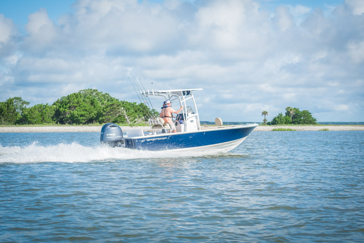 2018 Sportsman Masters 227 Center Console Bay Boat